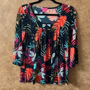 Hawaiian print top with 3/4 sleeves